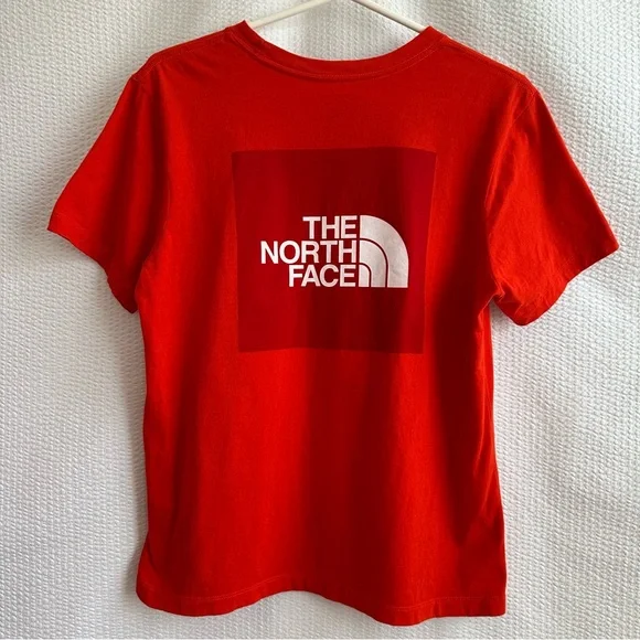 The North Face Women’s Red Short Sleeve Tee Size: Medium - Picture 2 of 6
